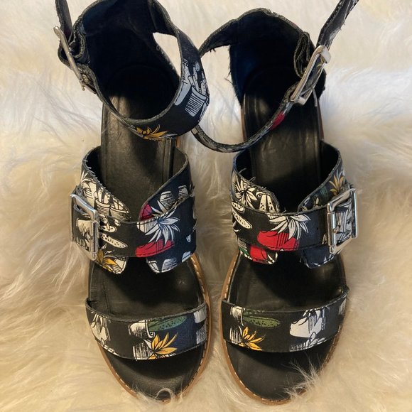 YES Buckled Cactus Print sandals, Size 7 - Picture 1 of 7